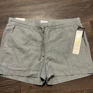 Women's linen shorts